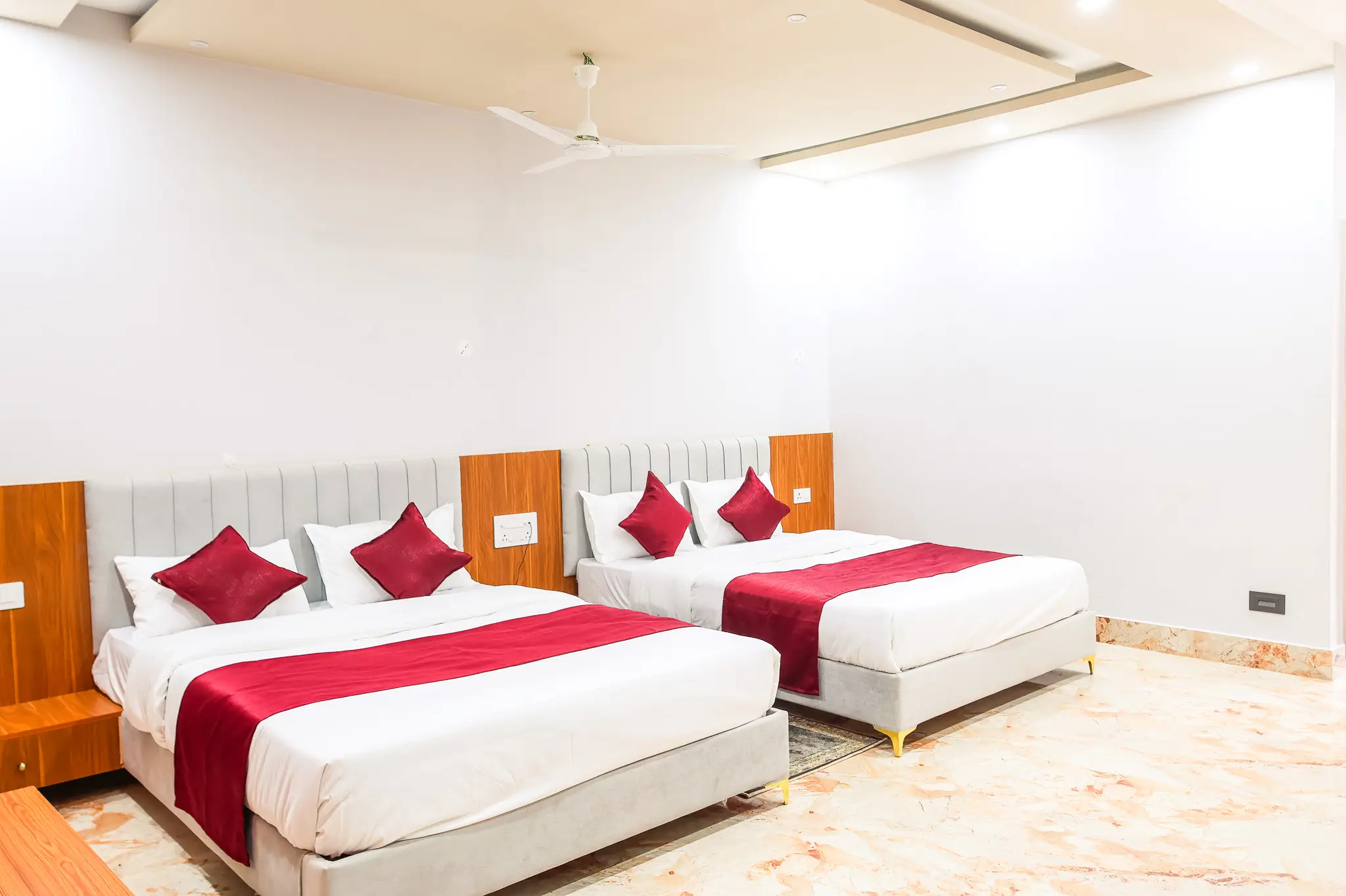 Deluxe twin-bed room with red cushions at Rivero Resort Dirang